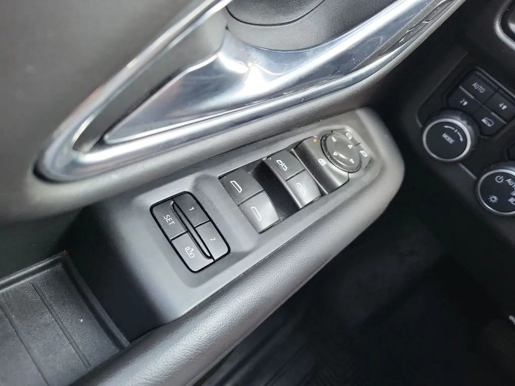 Used 2021 Summit White Chevrolet RST image 29