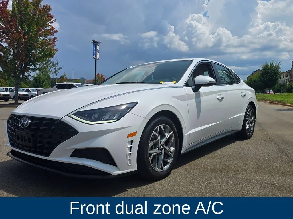 Used 2023 White Hyundai SEL image 8