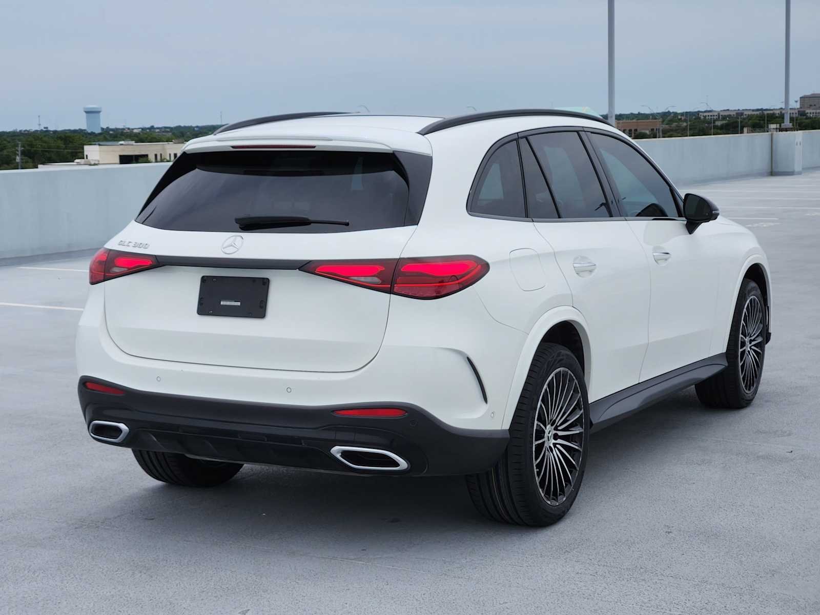 Used 2025 Polar White Mercedes-Benz GLC 300 image 7