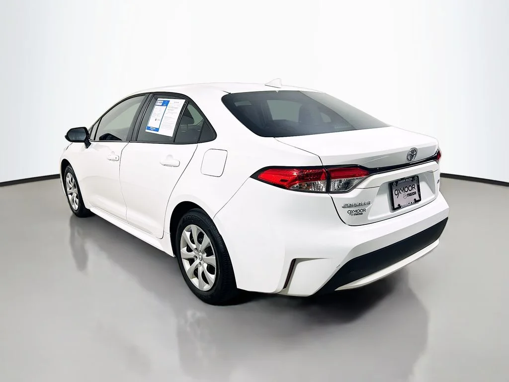 Used 2022 White Toyota LE image 5