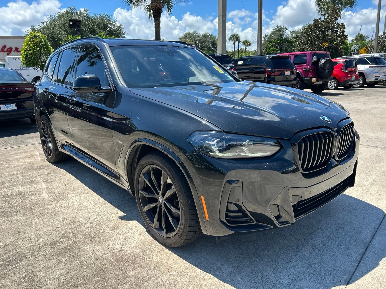 Used 2022 Black Sapphire Metallic BMW sDrive30i image 7