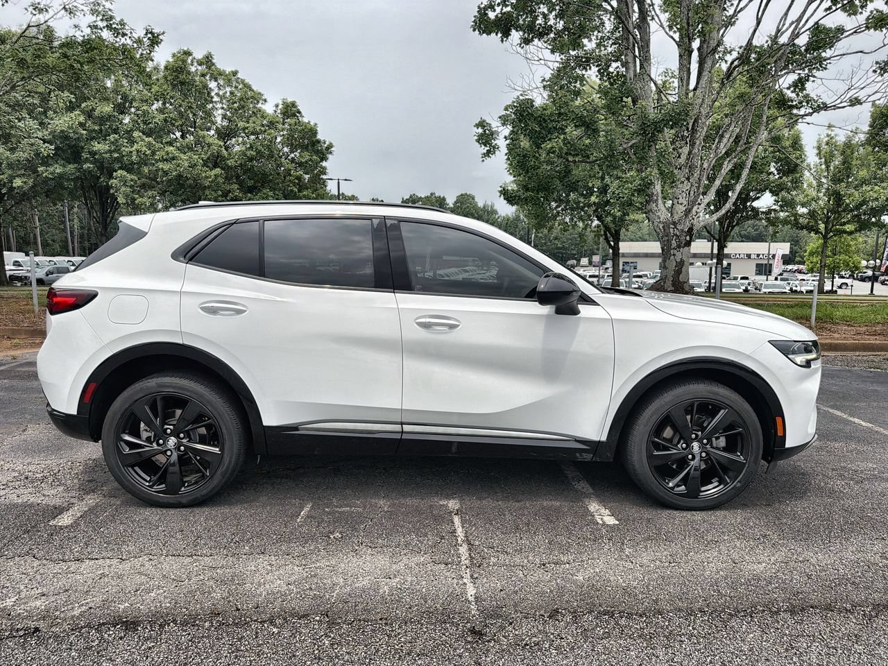 Used 2023 Summit White Buick Preferred image 9