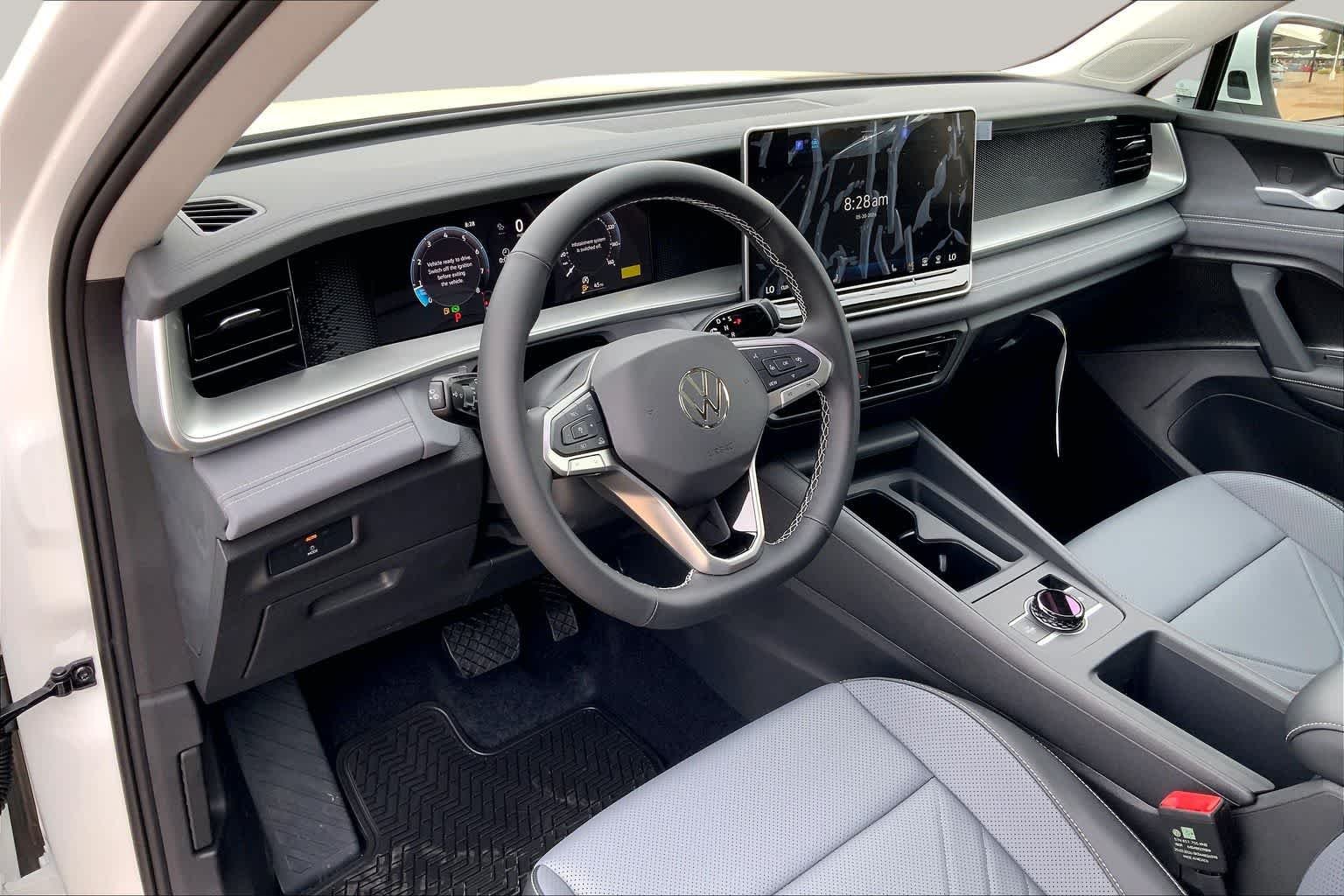 2026 Volkswagen Tiguan SE - Photo 8