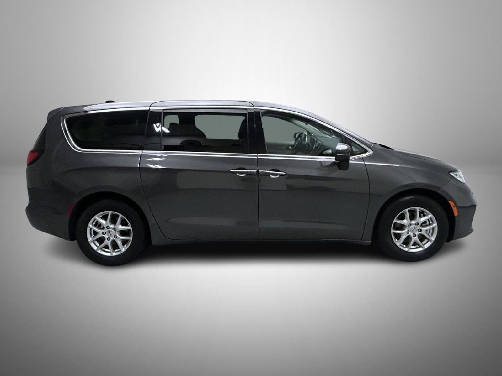 Used 2023 Gray Chrysler Touring L image 4