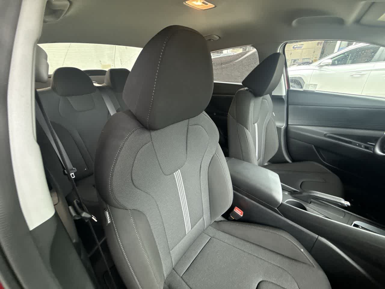2025 Hyundai Elantra SE - Photo 27