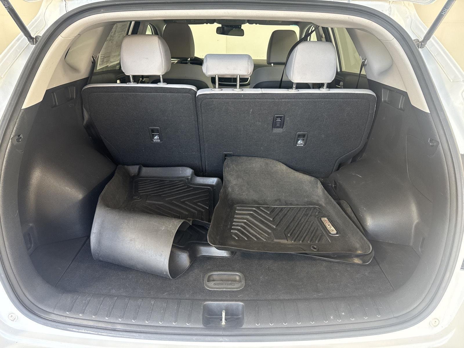 Used 2019 White Pearl Hyundai SE image 7