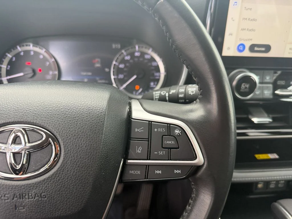 Used 2023 Wind Chill Pearl Toyota XLE image 18
