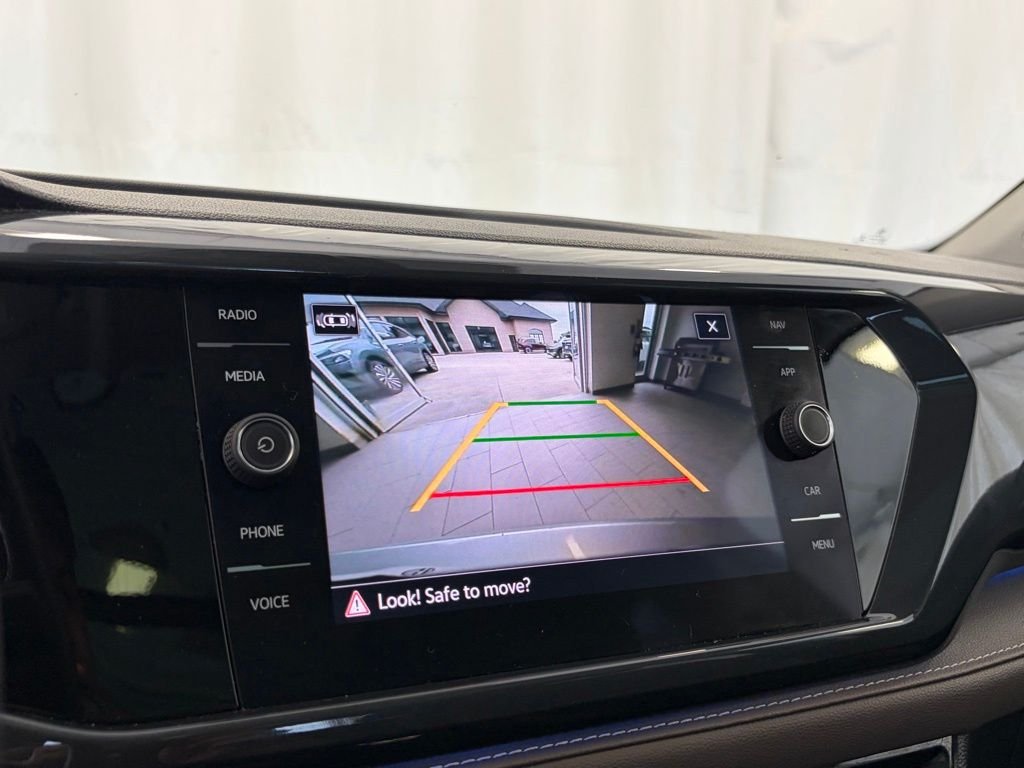 Used 2023 Silver Metallic Volkswagen 1.5T SEL image 33