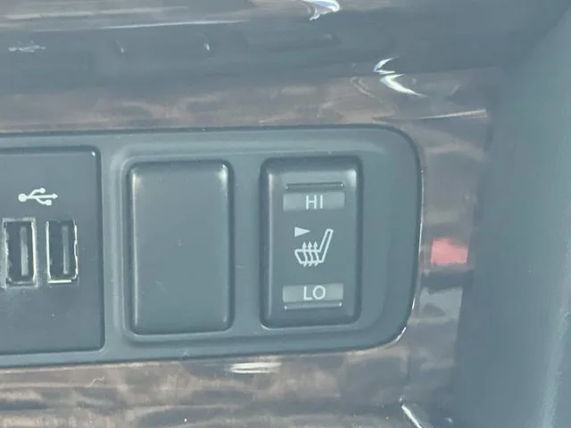 Used 2018 Silver Nissan SV image 31