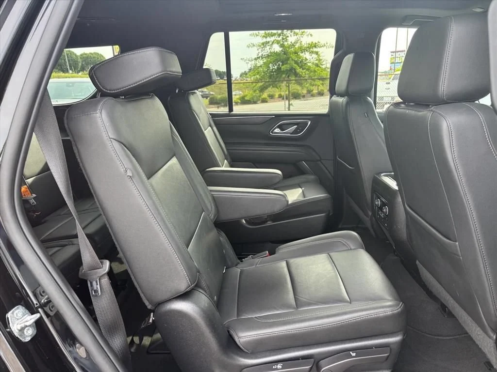 Used 2022 Black Chevrolet Z71 image 15