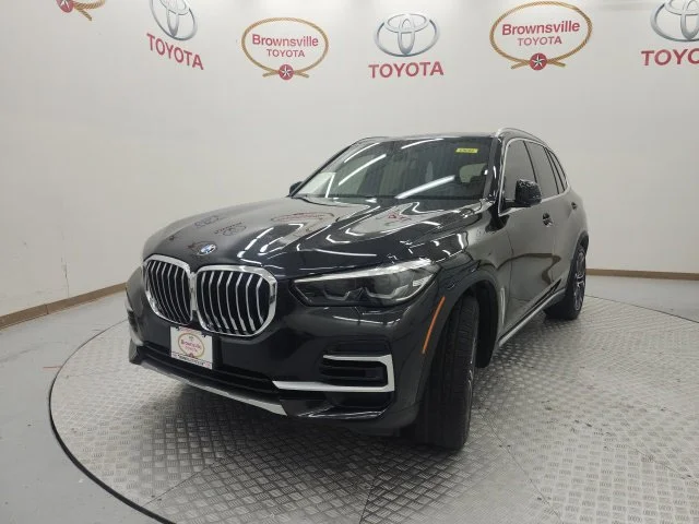 Used 2023 Black BMW xDrive40i image 2