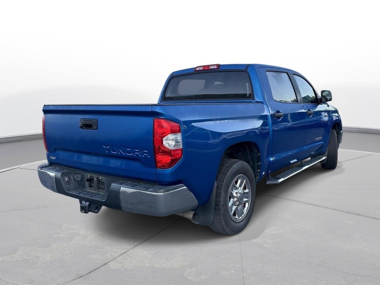 Used 2017 Blazing Blue Pearl Toyota SR5 image 6