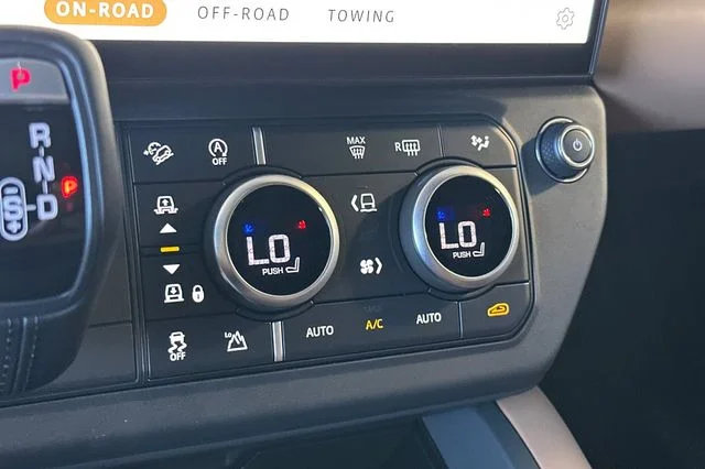 New 2026 Fuji White Land Rover X-Dynamic SE image 19