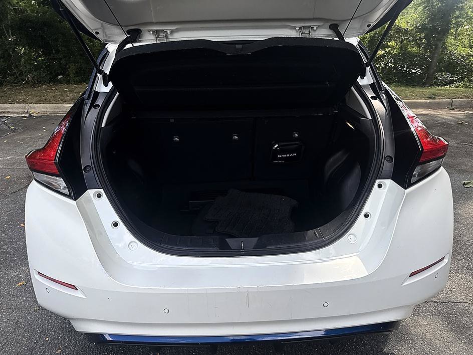 Used 2022 Super Black/Pearl White Nissan SL PLUS image 21