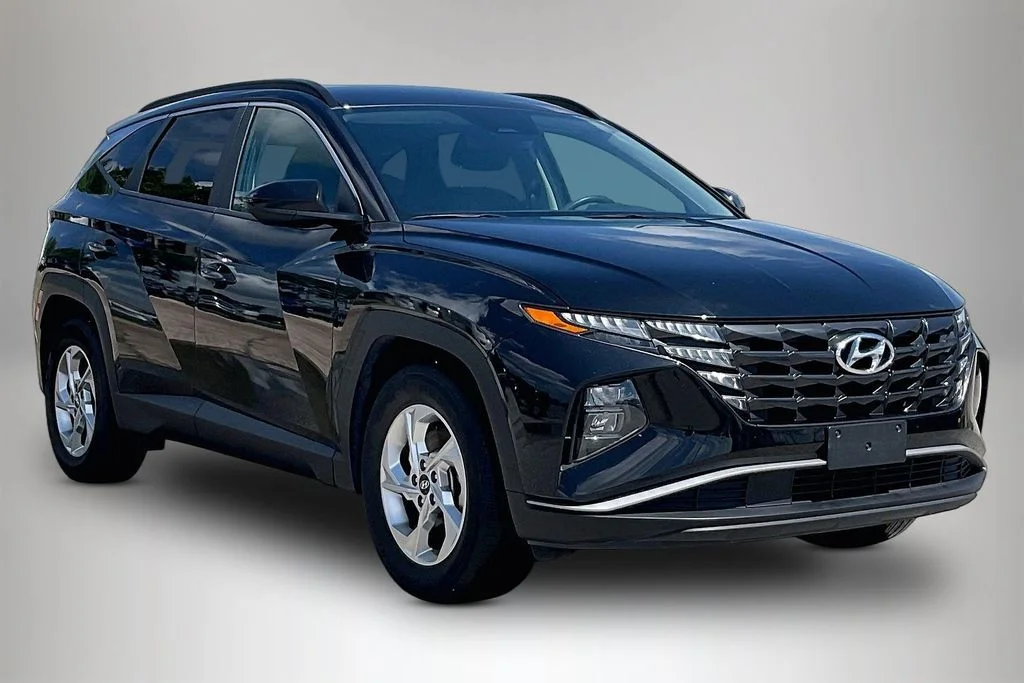 Used 2024 Black Hyundai SEL image 1