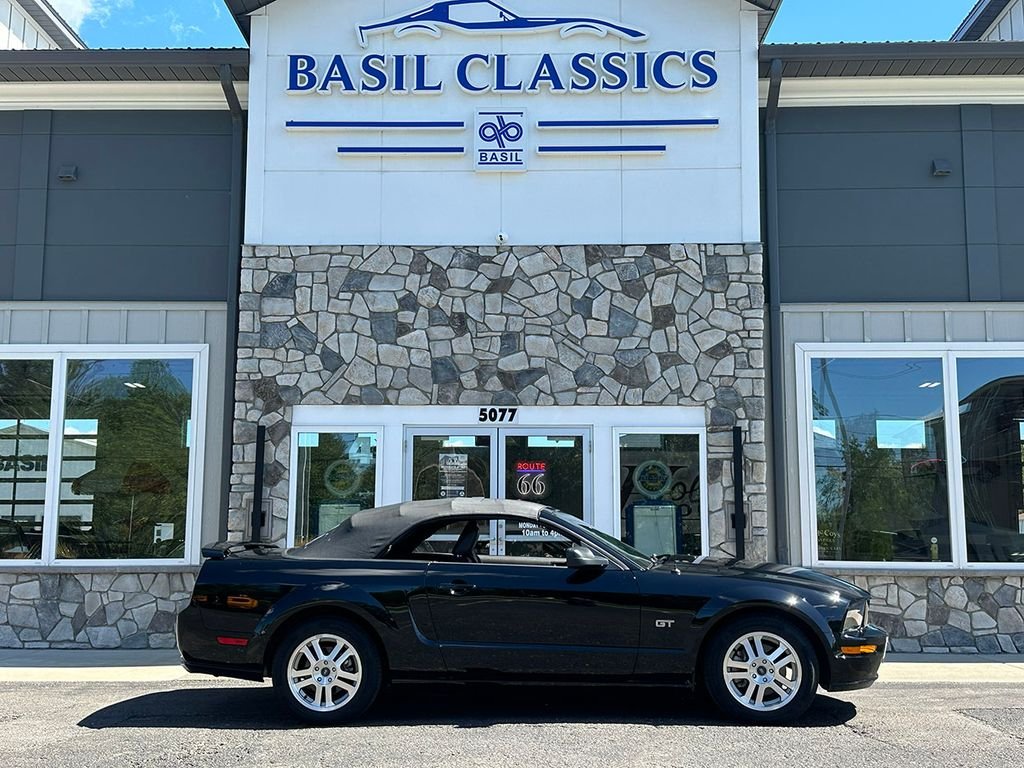 Used 2005 Black Ford  image 4