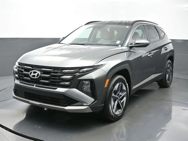 Used 2025 Gray Hyundai SEL Convenience image 3
