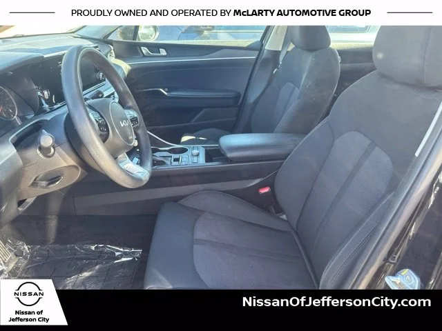 Used 2022 Black Kia LXS image 5
