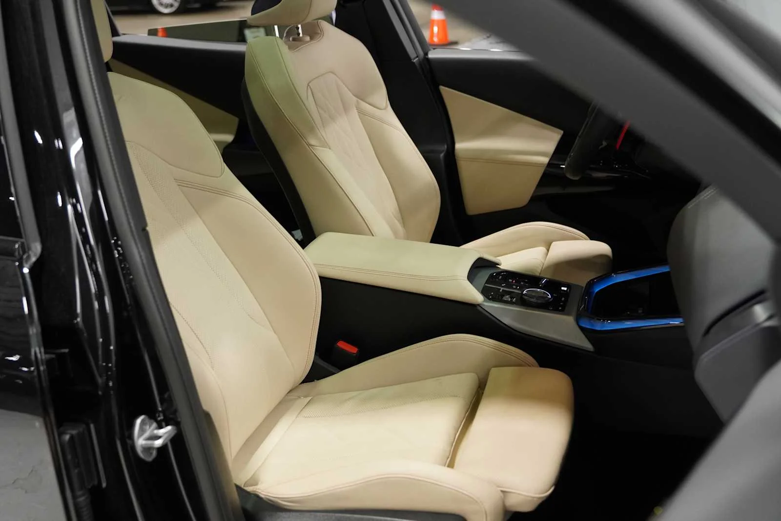 Used 2026 Black Sapphire Metallic BMW M50 xDrive image 12