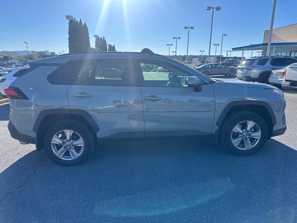 Used 2023  Toyota XLE image 2