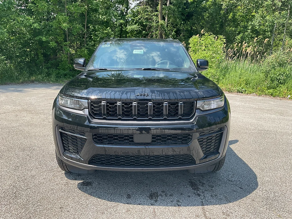 New 2026 Diamond Black Crystal Pearlcoat Jeep Altitude 4x4 image 2