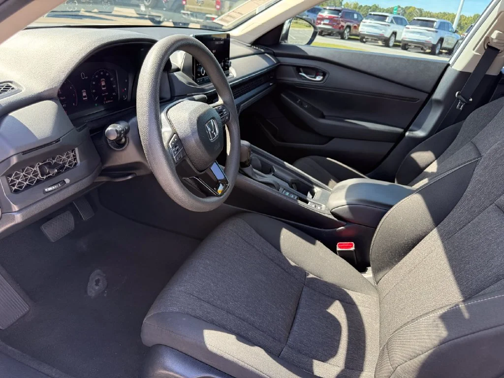 Used 2025 White Honda LX image 4