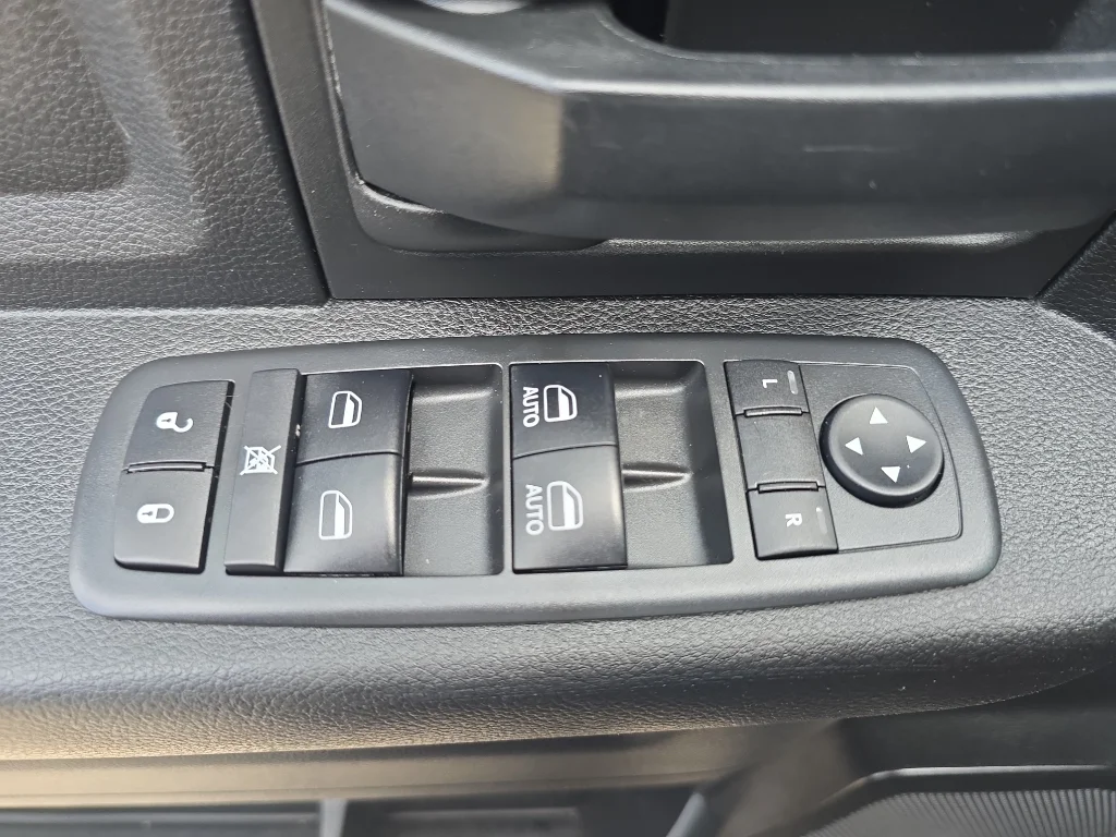 Used 2018 Grey Ram Tradesman image 12
