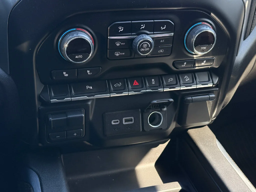 Used 2022 BLACK Chevrolet LT image 8
