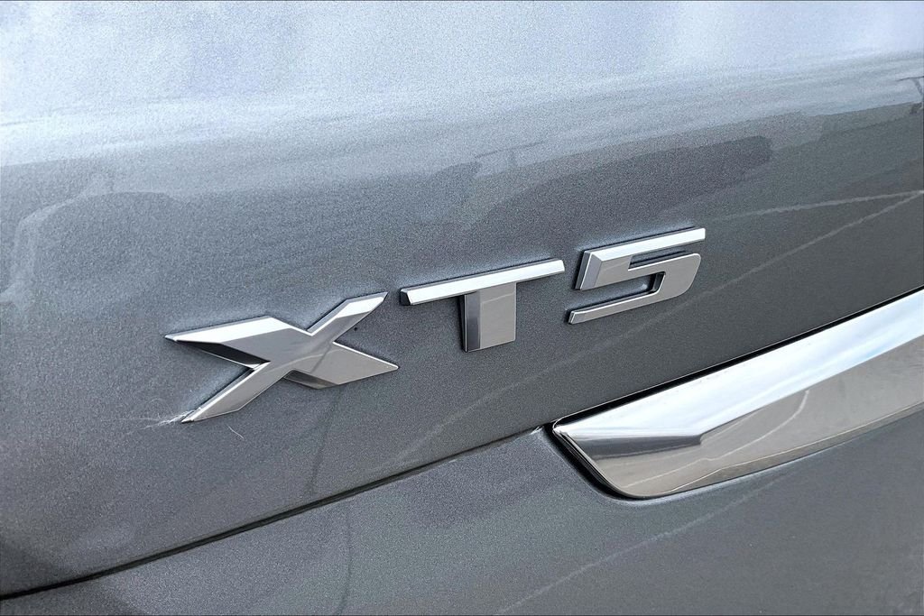 Used 2025 Silver Cadillac Premium Luxury image 33