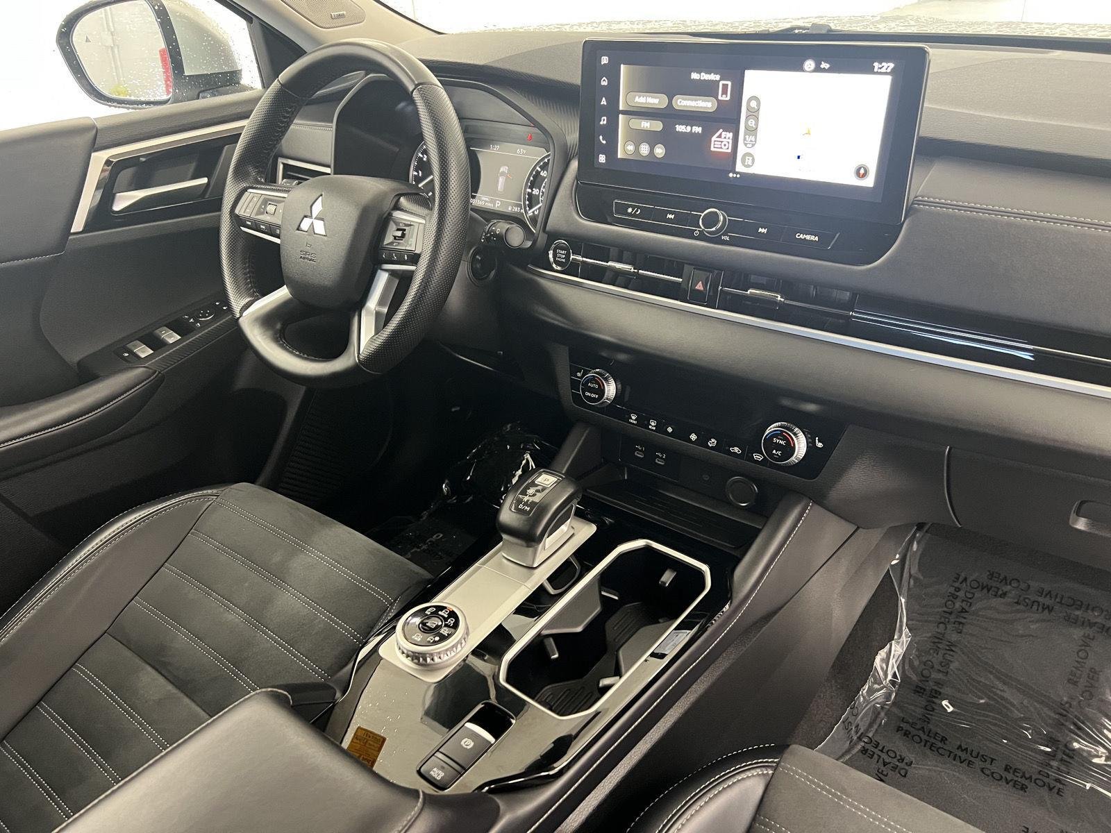 2025 Mitsubishi Outlander SE - Photo 29