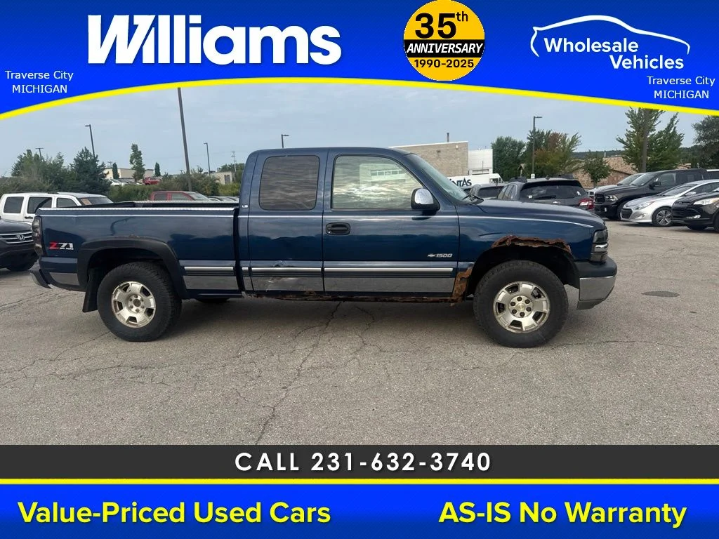Used 2000 Indigo Blue Metallic Chevrolet LS image 2