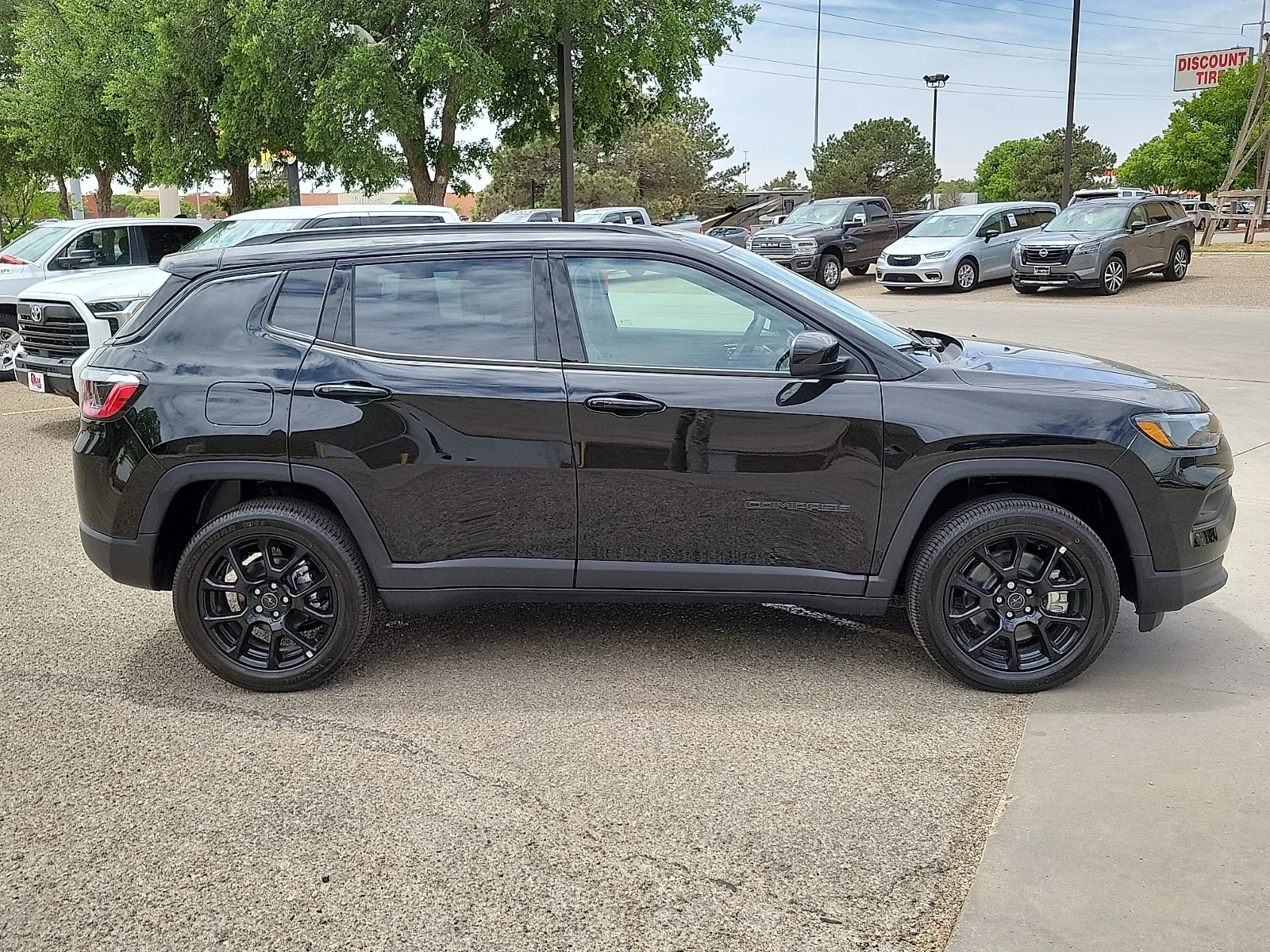 New 2026 PXJ Diamond Bla Jeep LATITUDE ALTITUDE 4X4 image 5