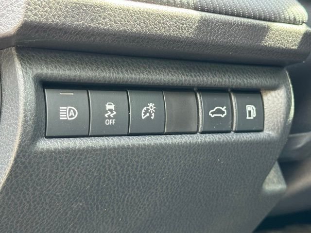 Used 2025  Toyota SE image 22