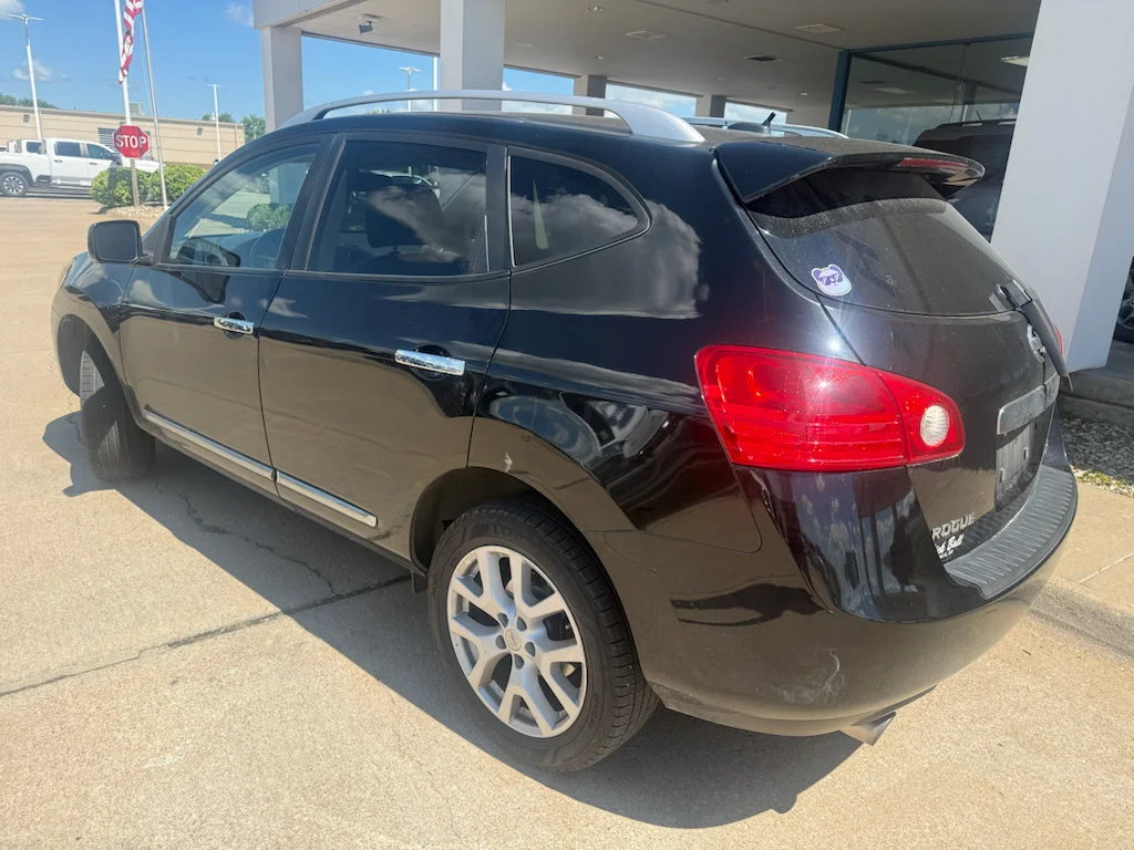 Used 2012 Super Black Nissan SL image 10