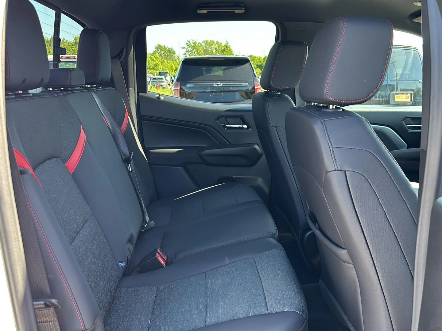 Used 2024 Summit White Chevrolet Z71 image 35