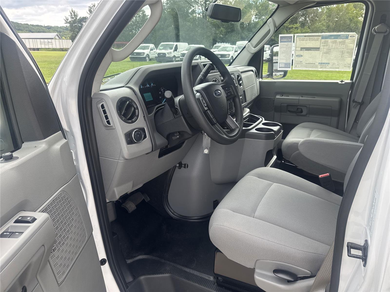 2025 Ford E-Series Cutaway Base - Photo 11