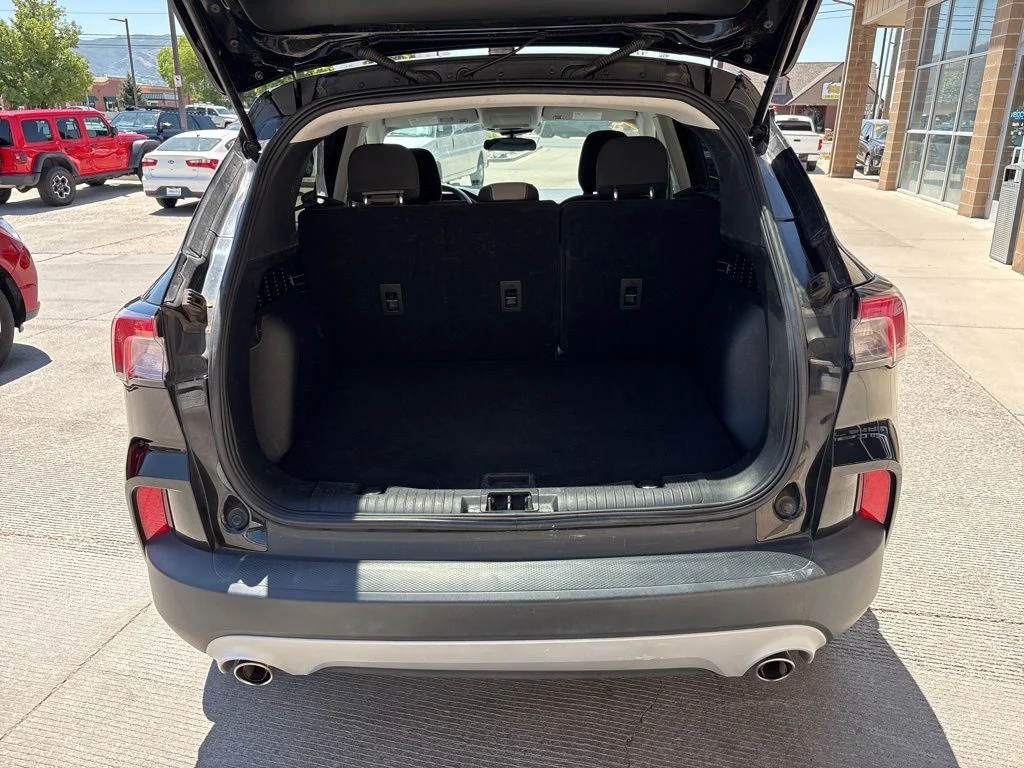 Used 2022 Black Ford SE image 6