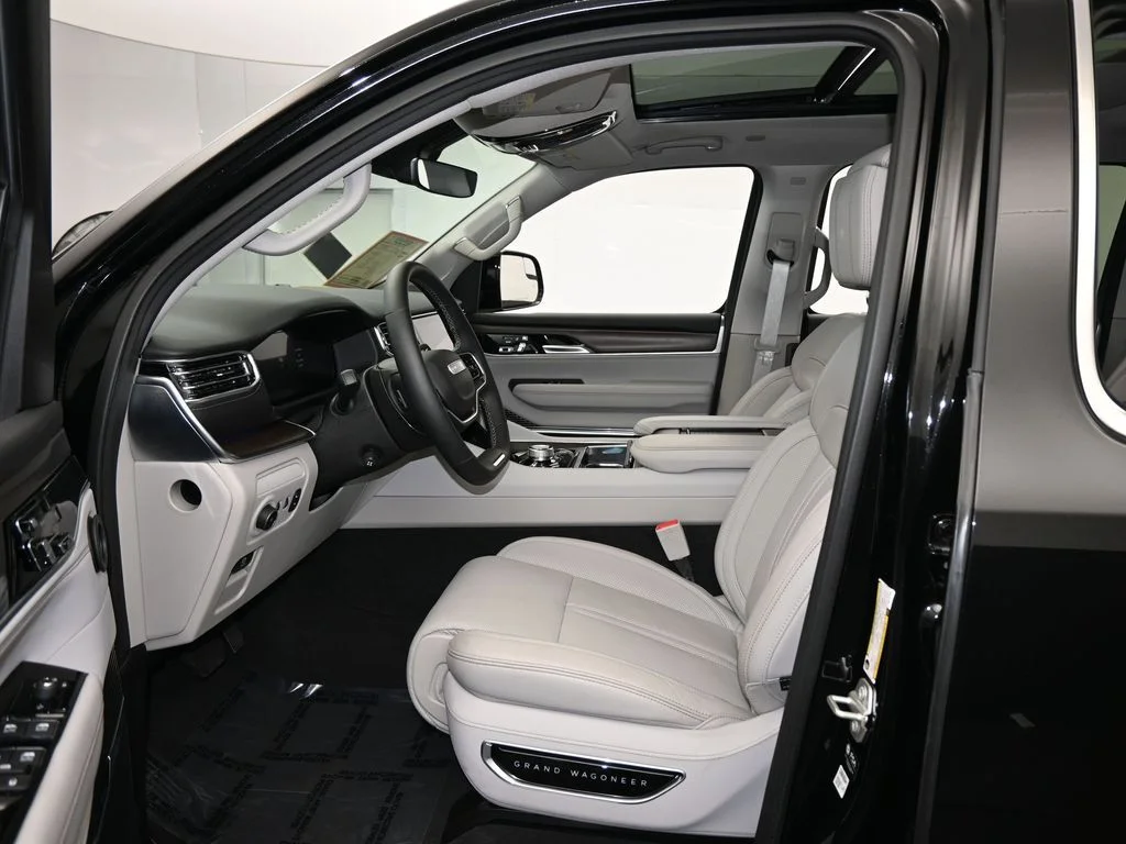 Used 2024 Diamond Black Crystal Pearlcoat Jeep Base image 12