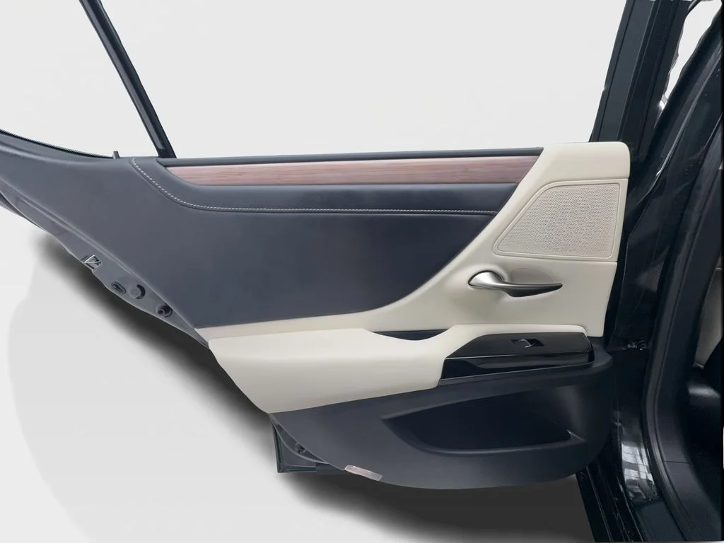Used 2024 Black Lexus 350 image 27