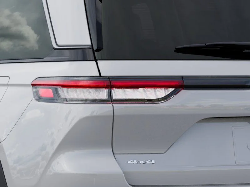 New 2026 Bright White Clear-Coat Exterior Paint Jeep Limited image 9