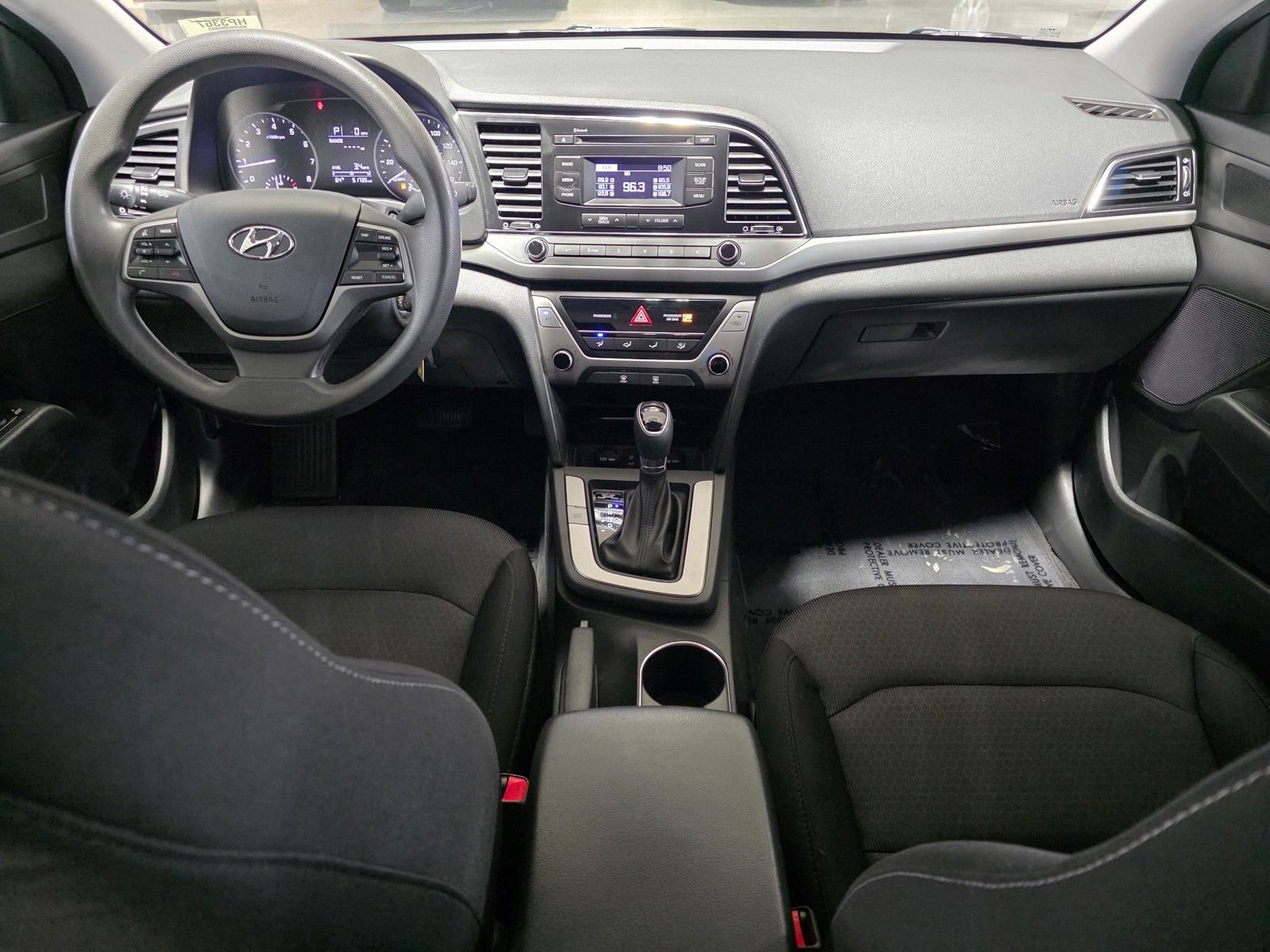 Used 2018 Quartz White Pearl Hyundai SE image 18