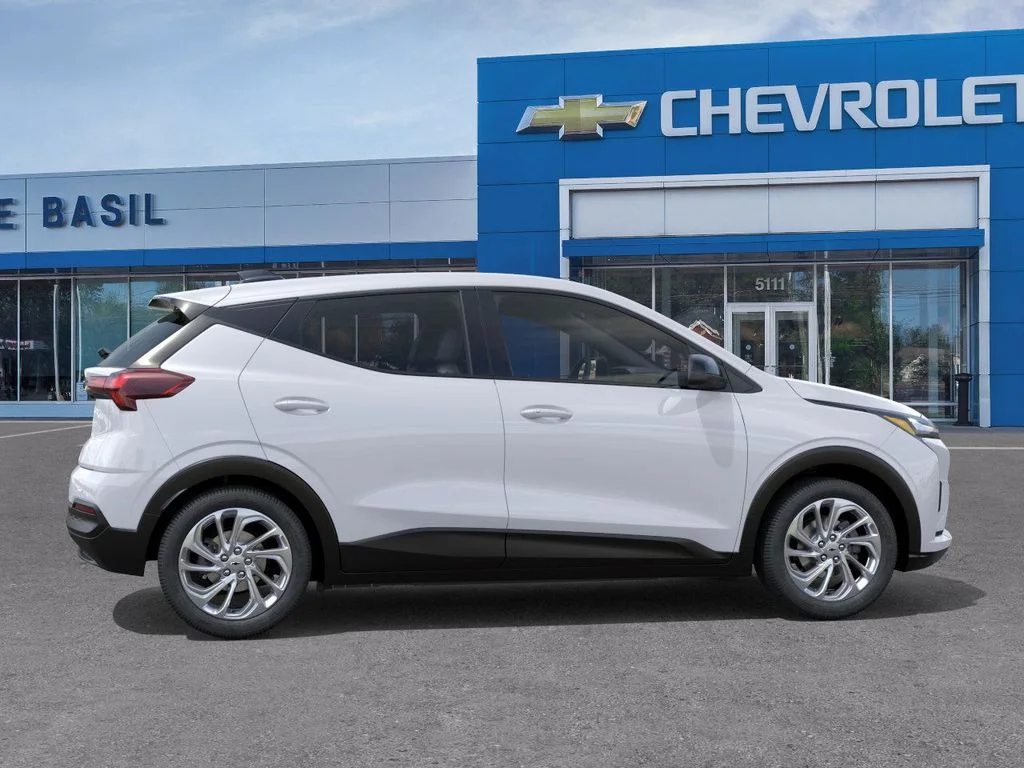 New 2027 White Chevrolet LT image 5