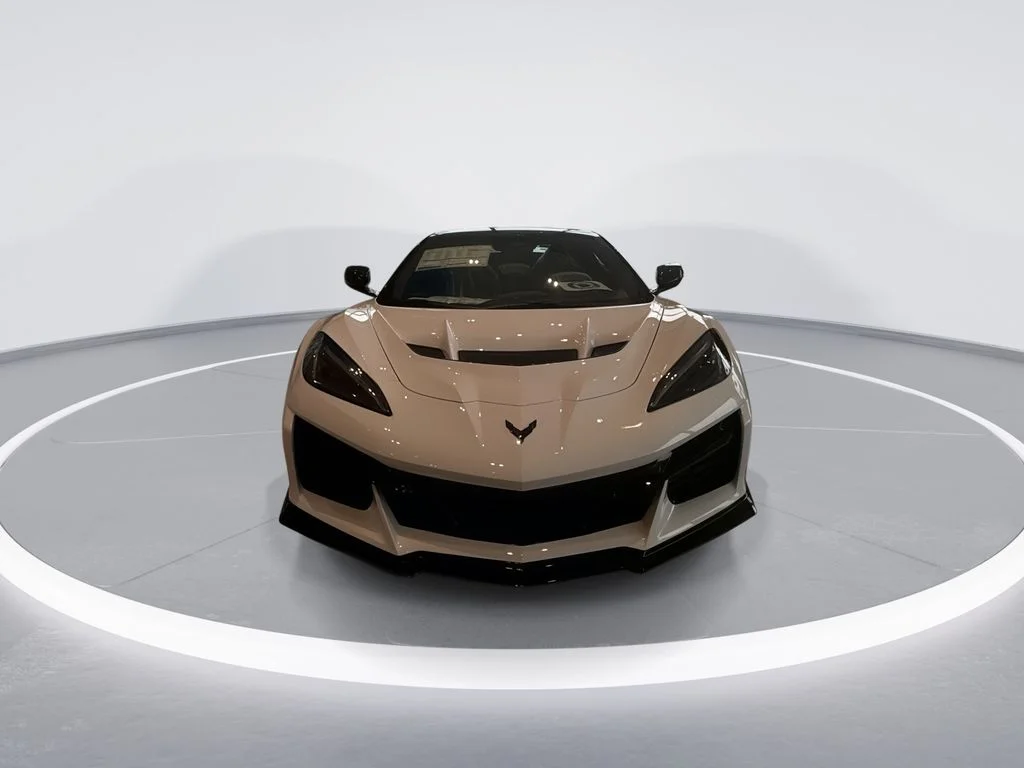 Used 2025 White Chevrolet ZR1 image 3
