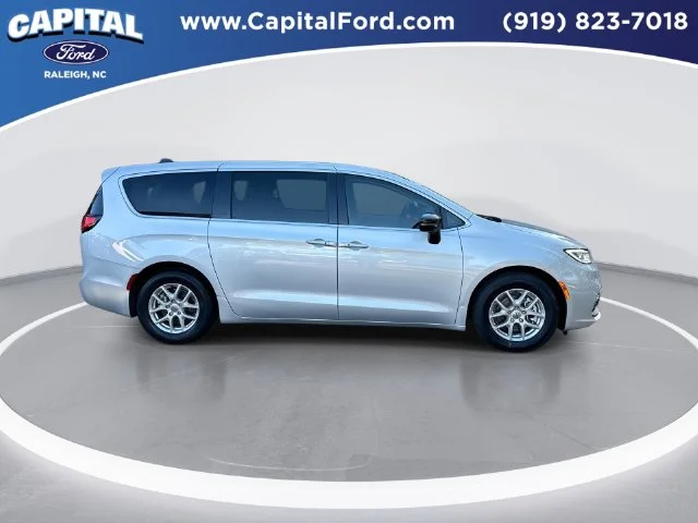 Used 2024 Silver Chrysler Touring L image 9