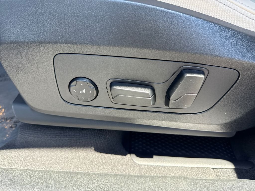 Used 2025 Blue BMW xDrive28i image 23