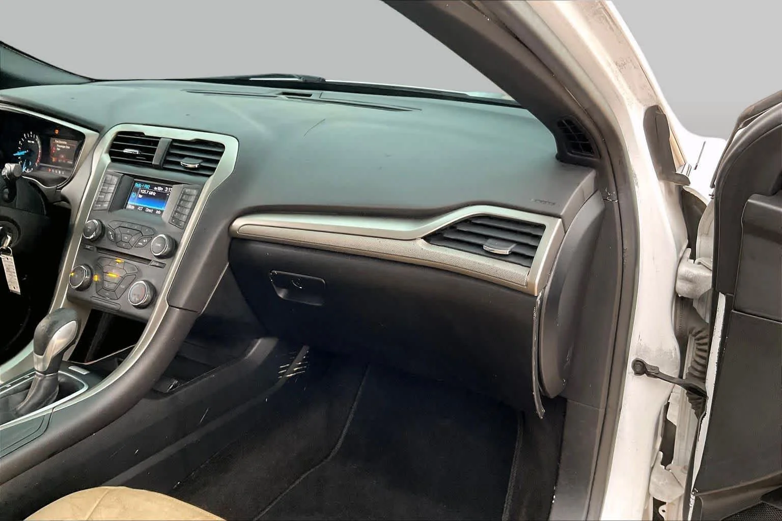 Used 2014 Oxford White Ford SE image 17