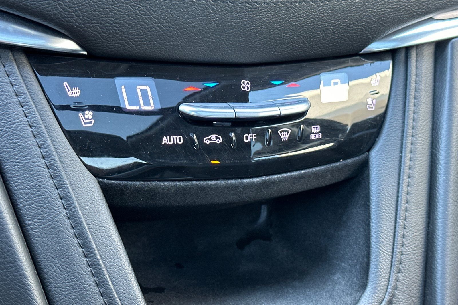 Used 2018 Silver Cadillac Premium Luxury image 21