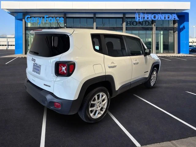 Used 2023 Alpine White Jeep Latitude image 2