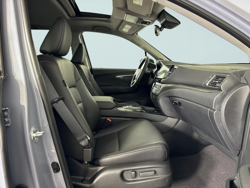 New 2026 Sonic Gray Pearl Honda RTL image 8