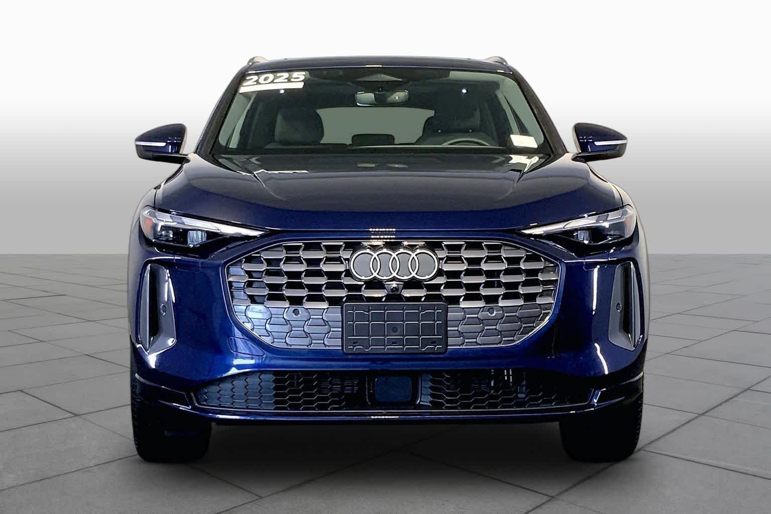 Used 2025 Navarra Blue Metallic Audi Premium image 4
